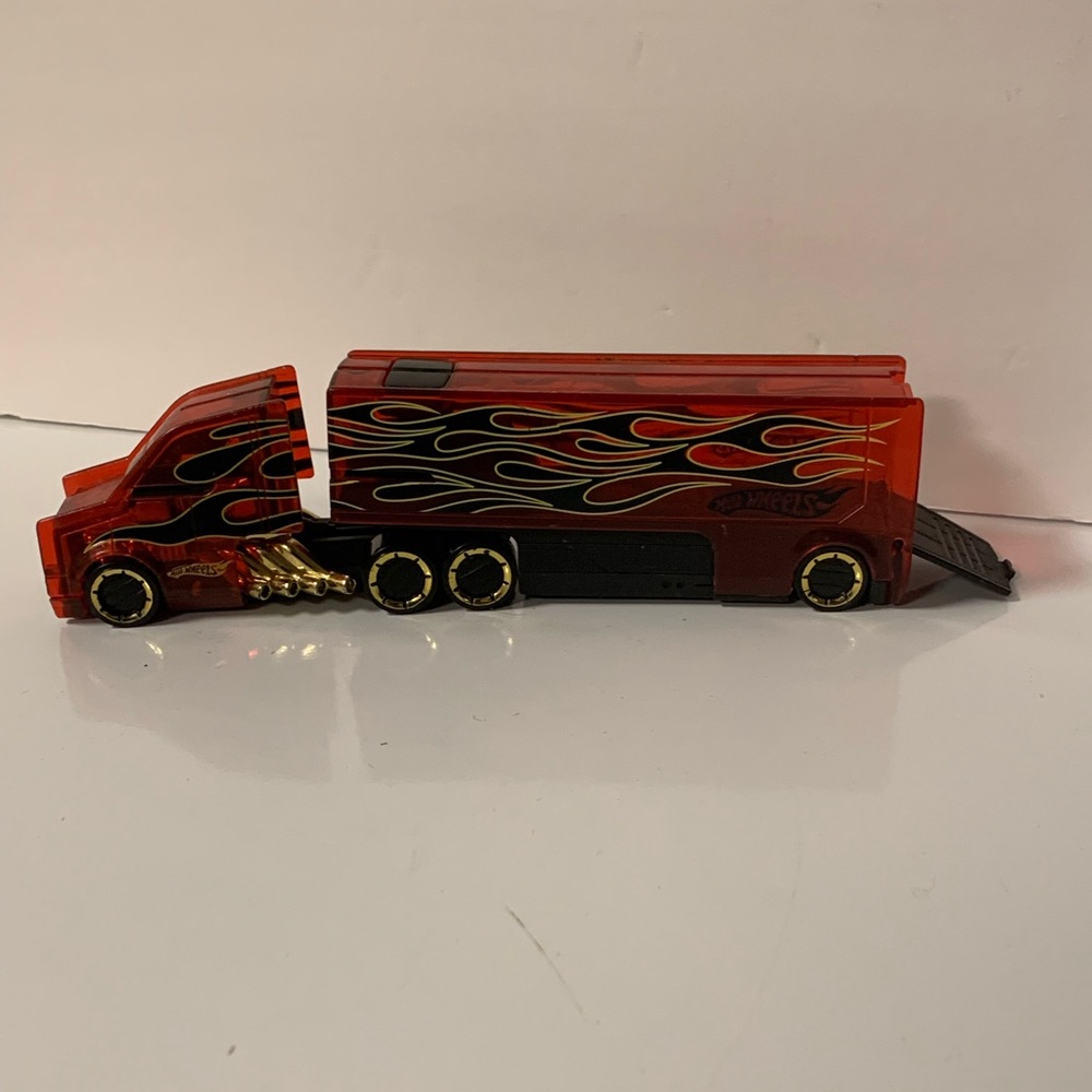 Hot Wheels Trucking Transporter 2008